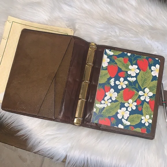 SOLD🎉🚨🚨Gucci Vintage Agenda / Silver pen - Picture 17 of 17